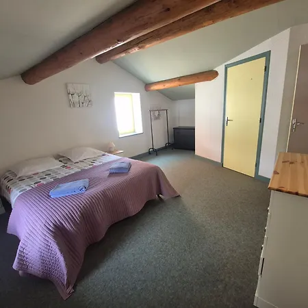 Le Soleil - Authentique - A 10 M Du Chateau Ferienhaus Villeneuve (Puy-de-Dome)