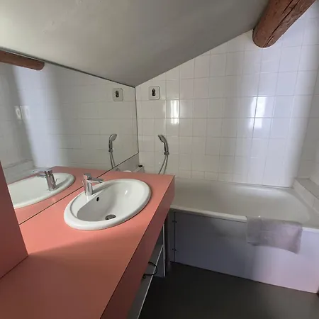 Le Soleil - Authentique - A 10 M Du Chateau Villeneuve (Puy-de-Dome)