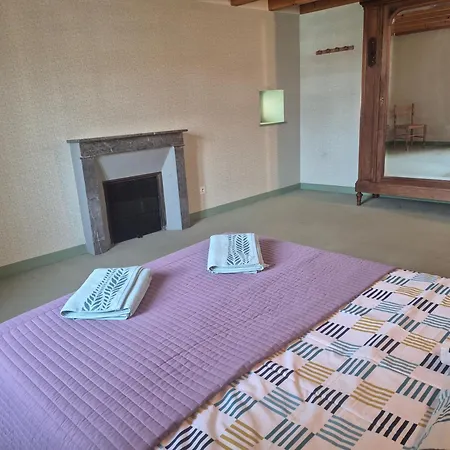 Le Soleil - Authentique - A 10 M Du Chateau Ferienhaus Villeneuve (Puy-de-Dome)