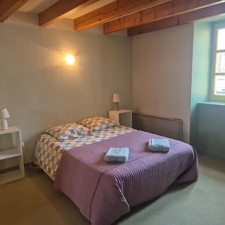 Ferienhaus Le Soleil - Authentique - A 10 M Du Chateau Villeneuve (Puy-de-Dome)